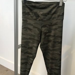 Onzie High Rise Leggings in Moss Camo Print